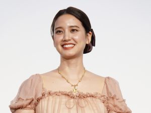 山崎紘菜 映画『栄光のバックホーム』初日舞台挨拶に登壇!