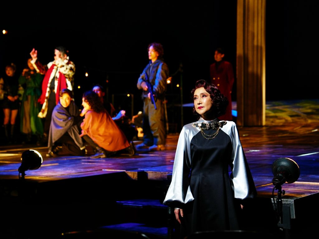 一路真輝　音楽劇「コーカサスの白墨の輪」開幕！